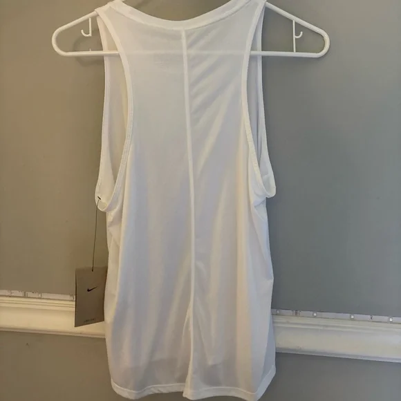 NWT White Nike Tank Top - Picture 2 of 4